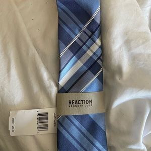 Kenneth Cole tie with tags